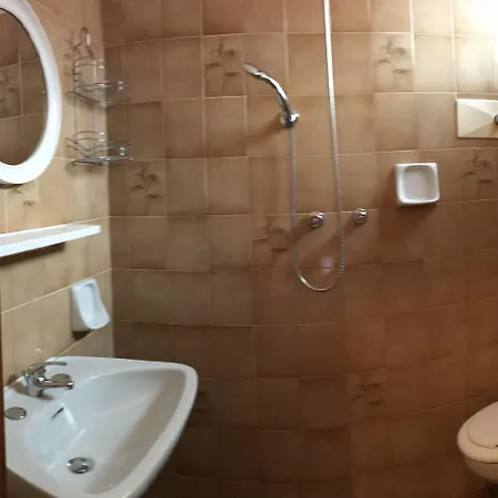 Roberta Hotel 2*